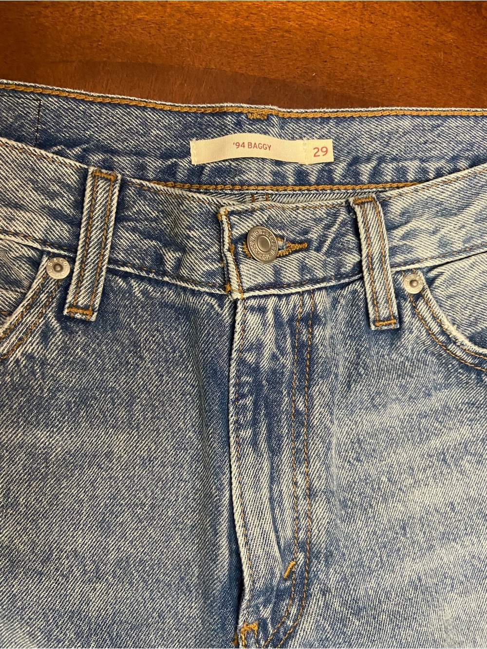 Levi's '94 ripped baggy jeans in a light blue denim wash. Size 29 - Picture 8 of 14